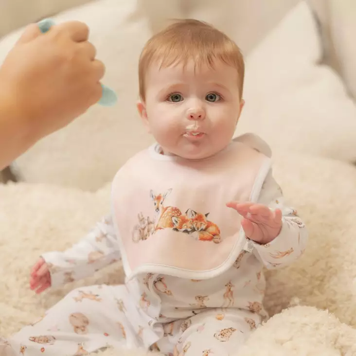 Wrendale vauvan ruokalappu Little Forest - Lahja vauvalle - 5056464322030 - 1