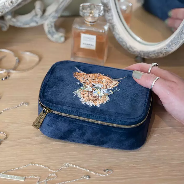 Wrendale Brodeerattu matkarasia Lehmä - Meikkipussit ja toilettilaukut - 5056464322276 - 1